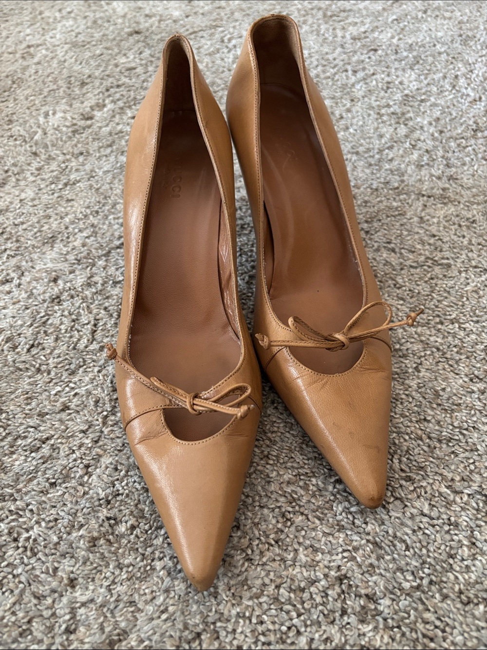 Gucci vintage Tan Pointed-Toe Leather Bow Pumps 7.5